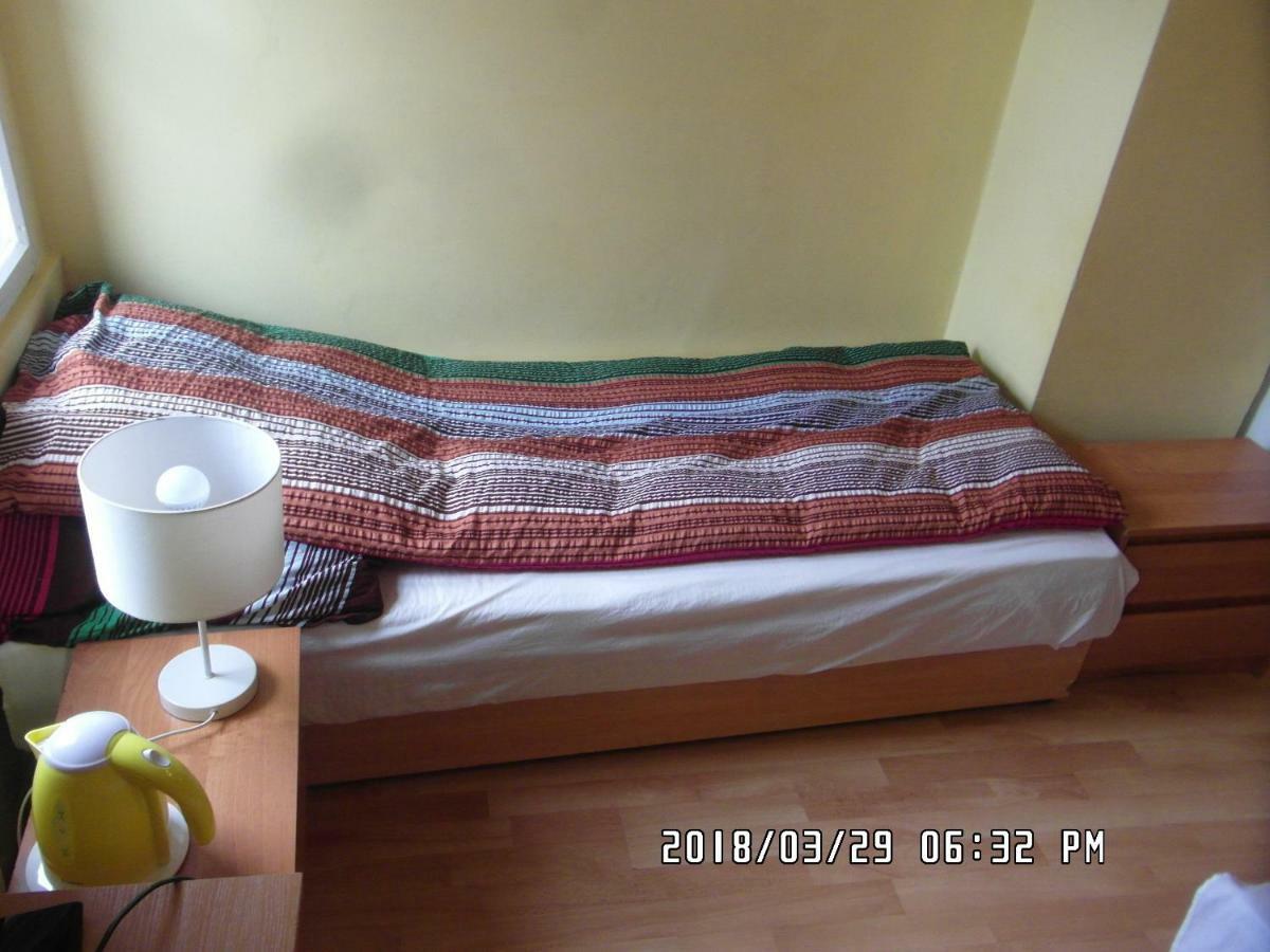 Iwona Hostel - Budget Rooms With Private Bathrooms Sopot Esterno foto
