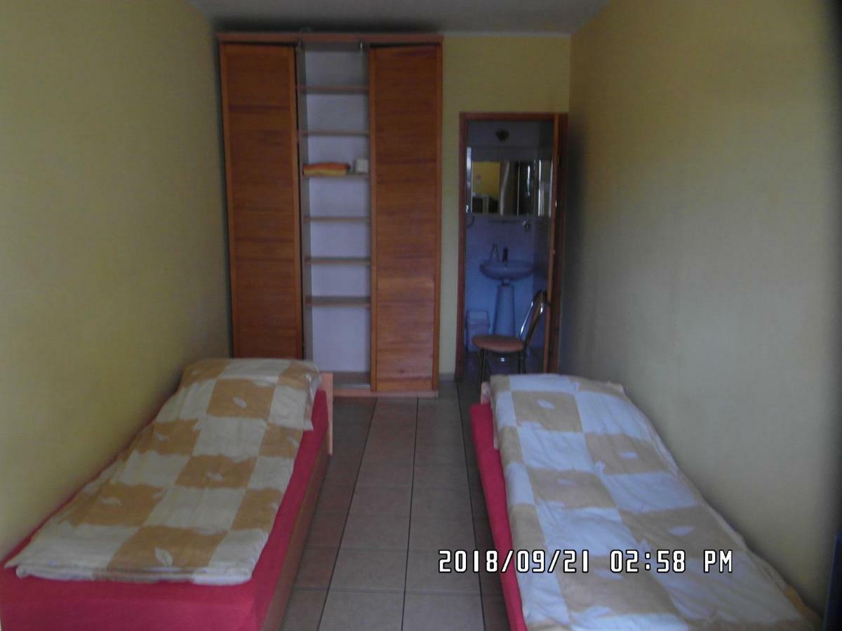 Iwona Hostel - Budget Rooms With Private Bathrooms Sopot Esterno foto