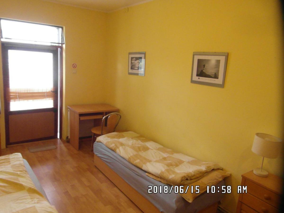 Iwona Hostel - Budget Rooms With Private Bathrooms Sopot Esterno foto
