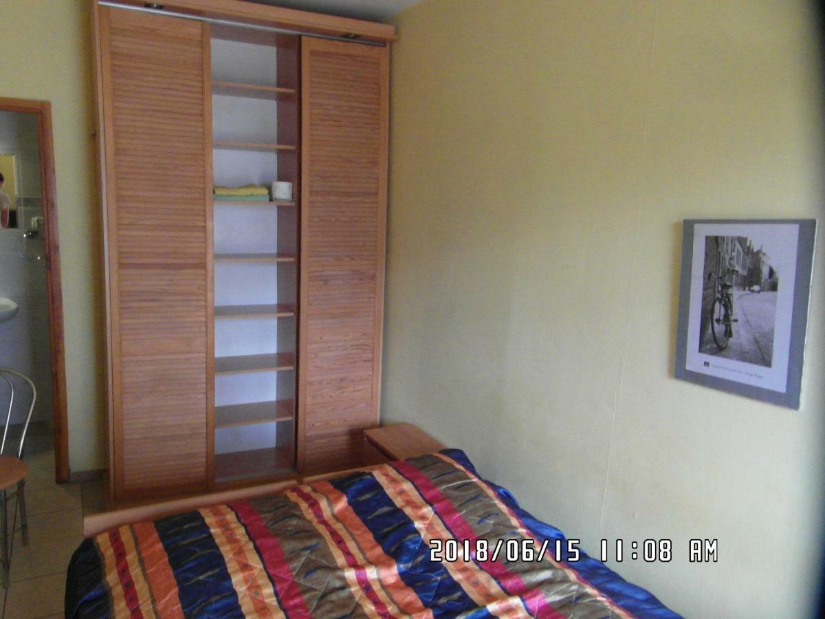 Iwona Hostel - Budget Rooms With Private Bathrooms Sopot Esterno foto